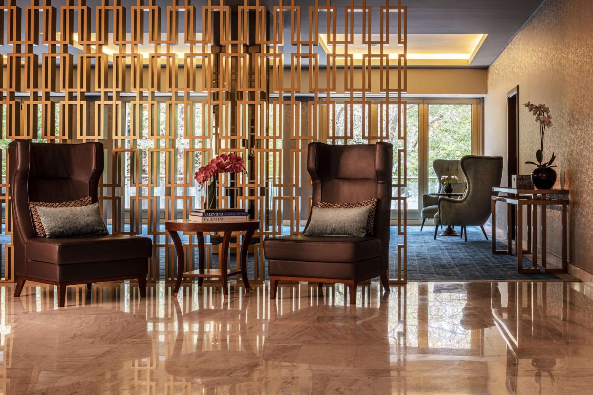 ホテル チボリ アヴェニーダ リベルダーデ リスボン エクステリア 写真 The lobby of the hotel