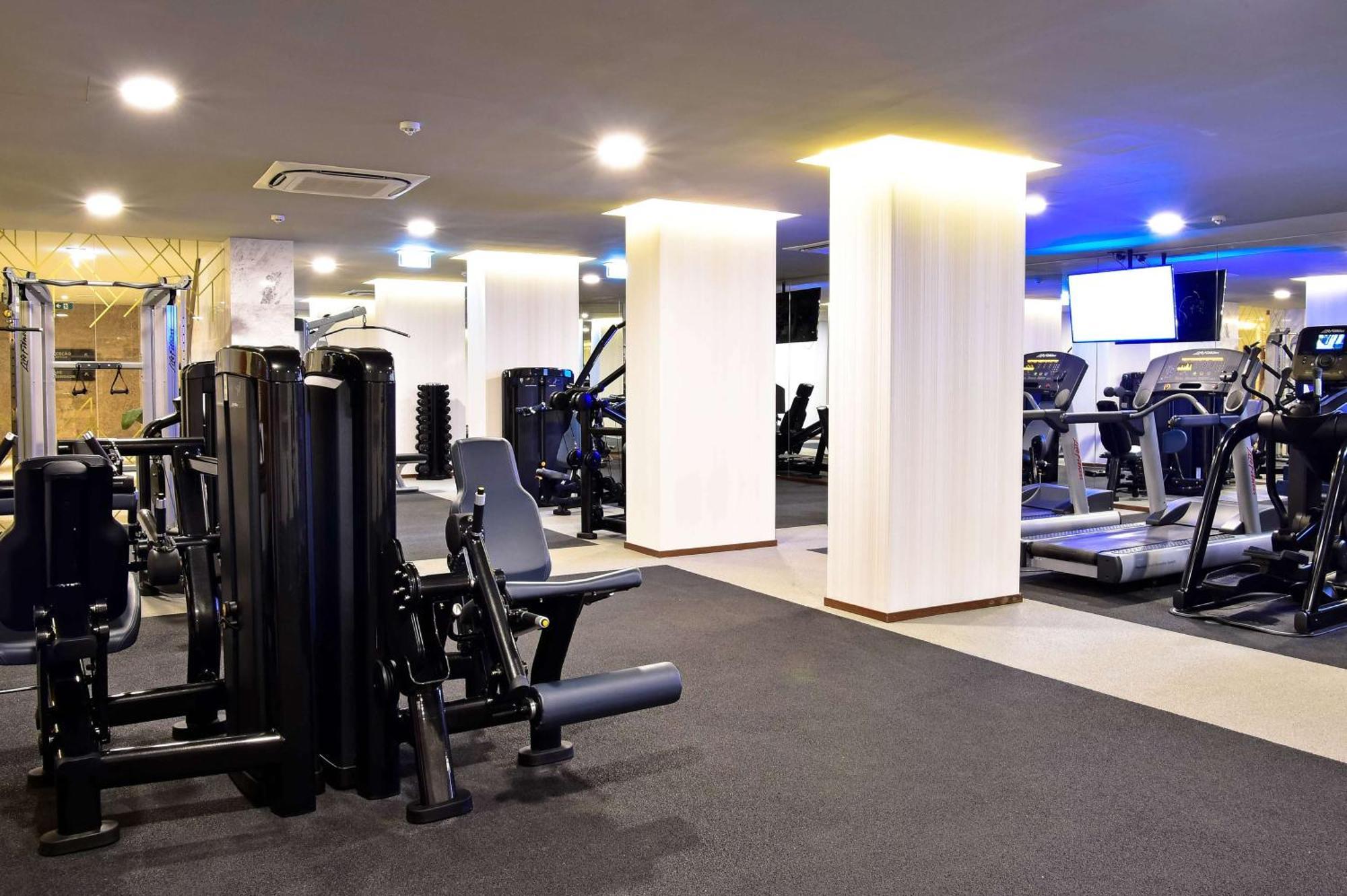 ホテル チボリ アヴェニーダ リベルダーデ リスボン エクステリア 写真 A gym in Japan