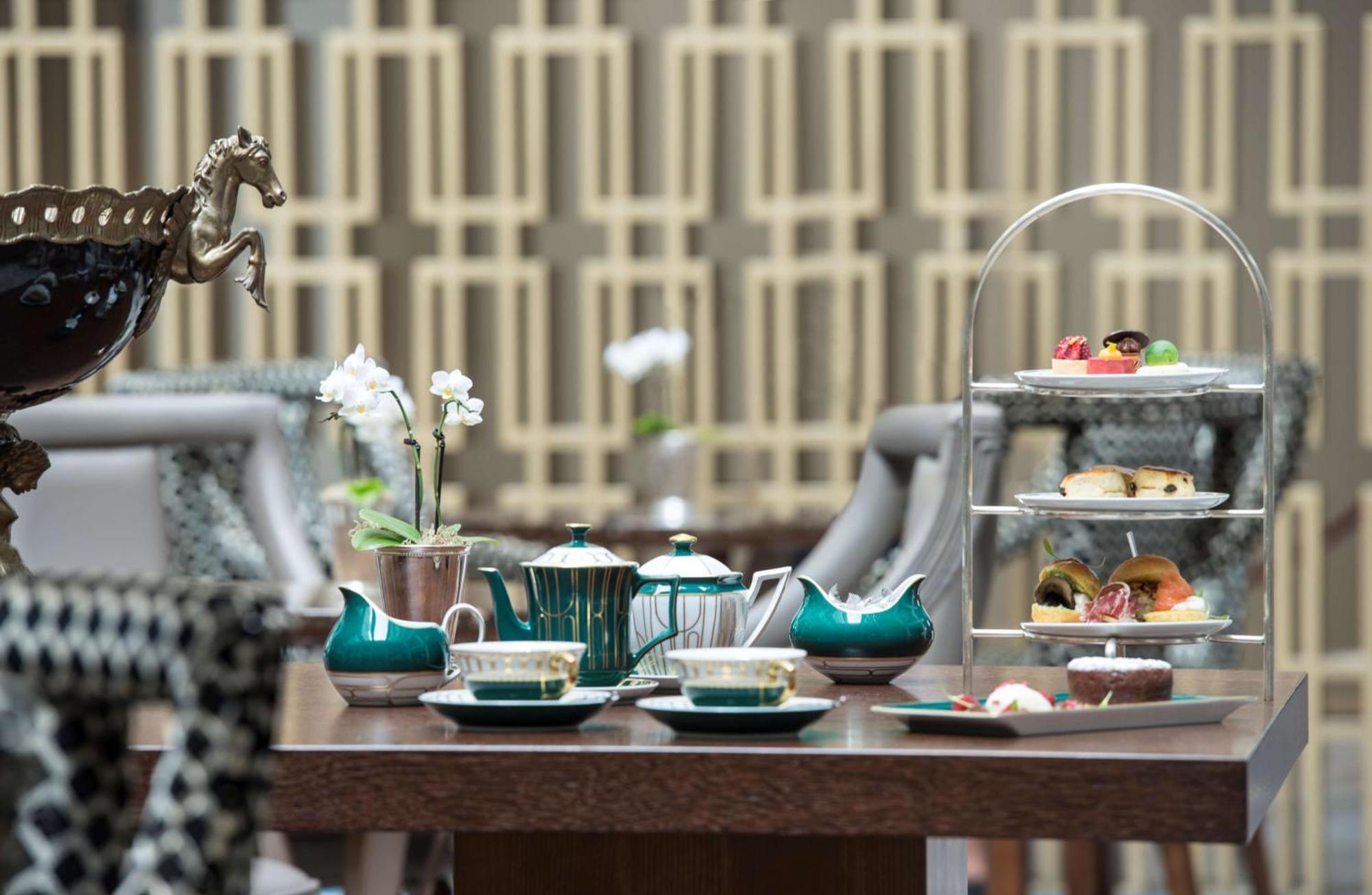 ホテル チボリ アヴェニーダ リベルダーデ リスボン エクステリア 写真 Afternoon tea at the Taj Bengal