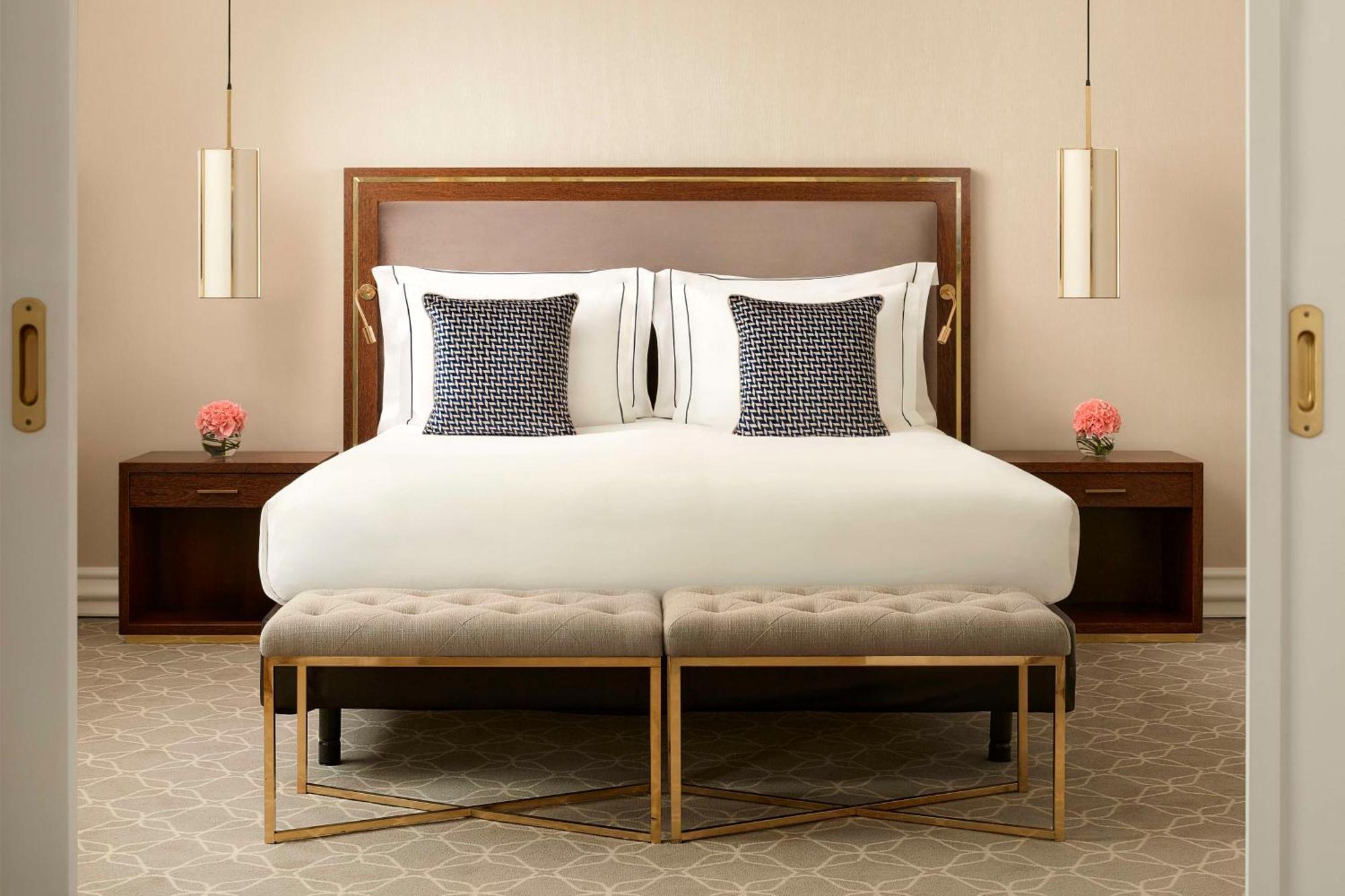 ホテル チボリ アヴェニーダ リベルダーデ リスボン エクステリア 写真 A bedroom at The Carlyle