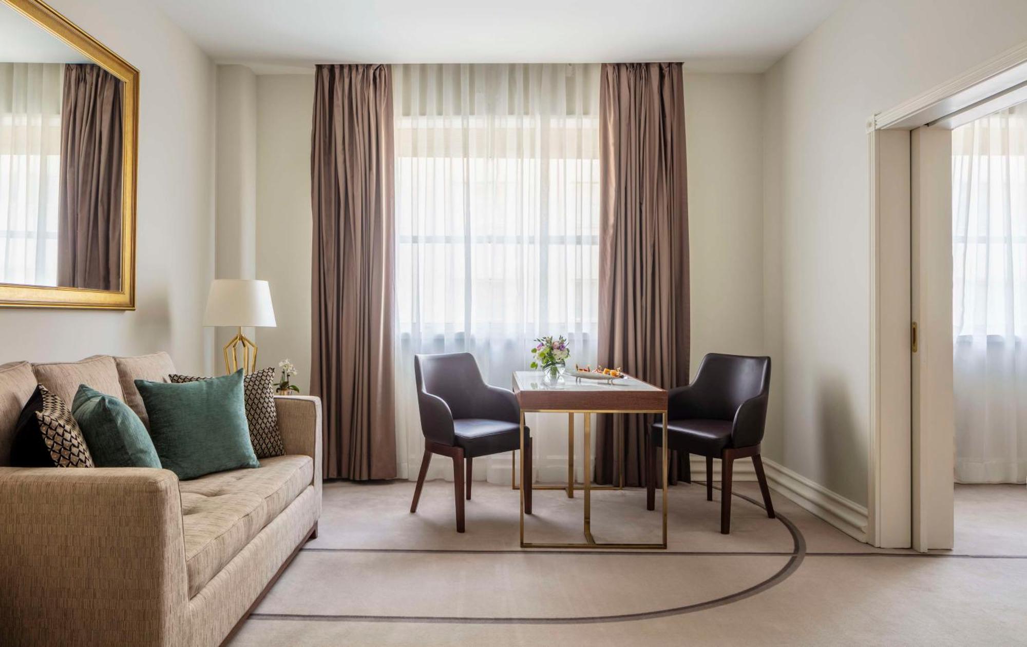 ホテル チボリ アヴェニーダ リベルダーデ リスボン エクステリア 写真 A living room at the hotel