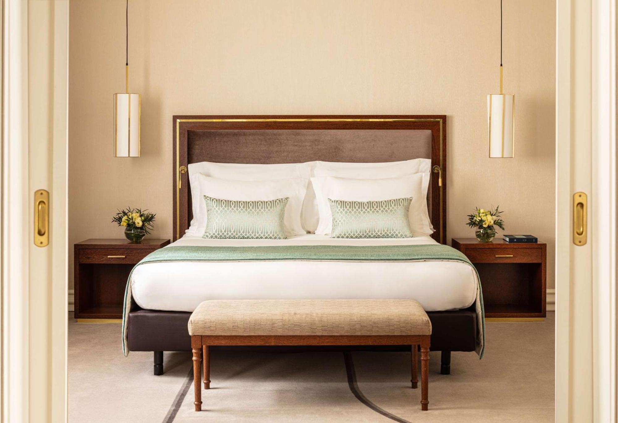 ホテル チボリ アヴェニーダ リベルダーデ リスボン エクステリア 写真 A bedroom at the Four Seasons Hotel, London