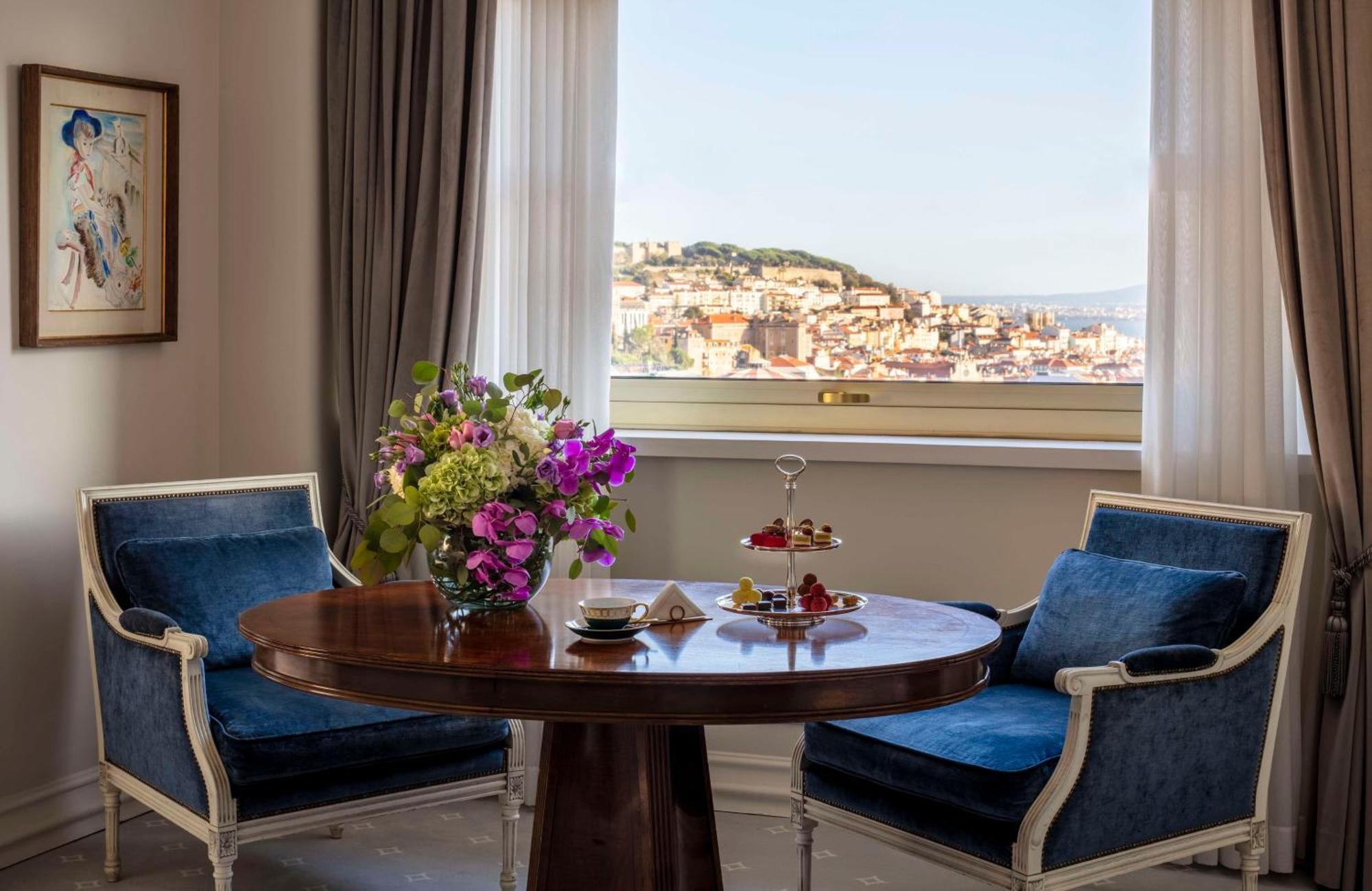 ホテル チボリ アヴェニーダ リベルダーデ リスボン エクステリア 写真 A suite at the hotel